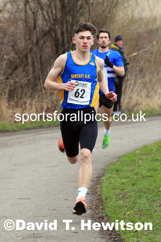Senior men and veteran men over-40s NECAA Road Relay Champs., Hetton Lyons Park, Hetton le Hole, County Durham. Photo: David T. Hewitson/Sports for All Pics